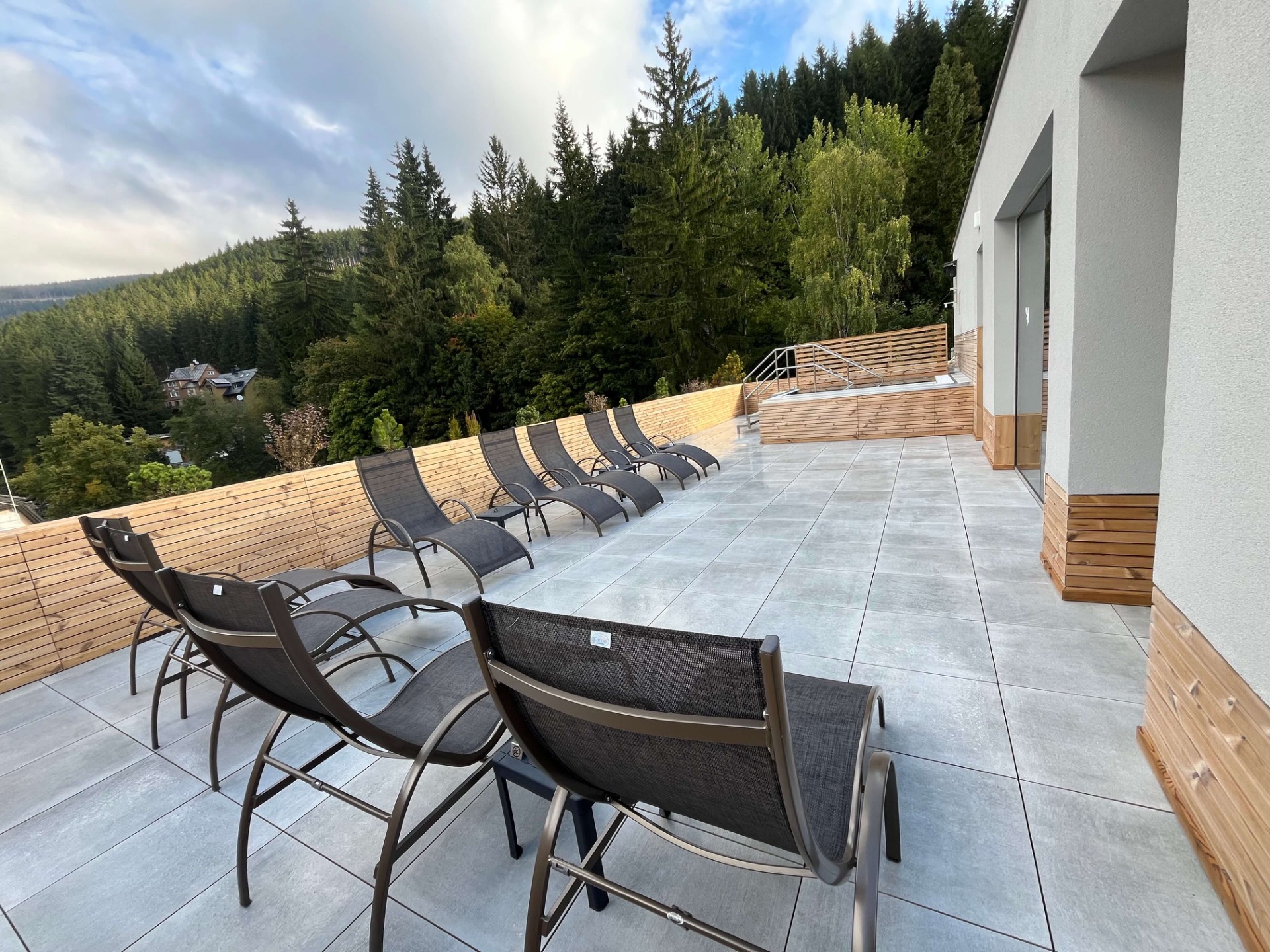 Rekonstrukce střechy a fasády - hotel PECR WELL - Pec pod Sněžkou